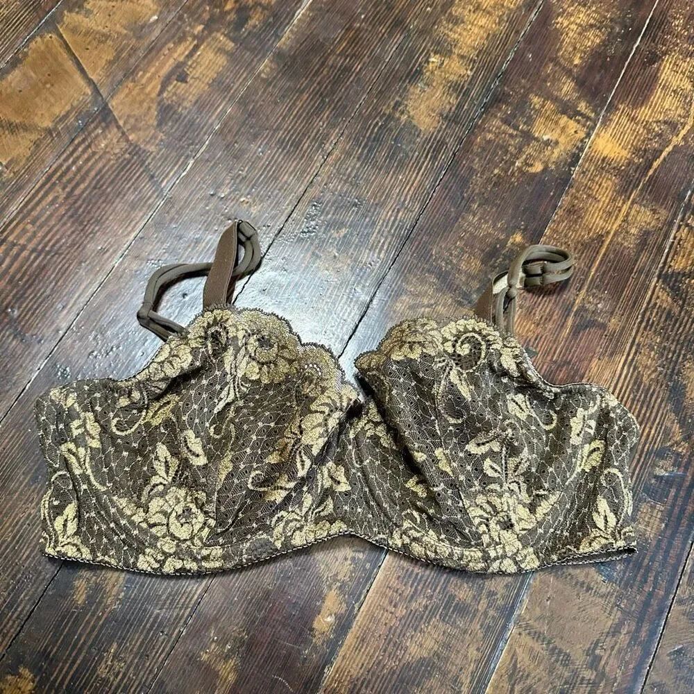 Victoria’s Secret green lace nude unlined sexy 38D bra